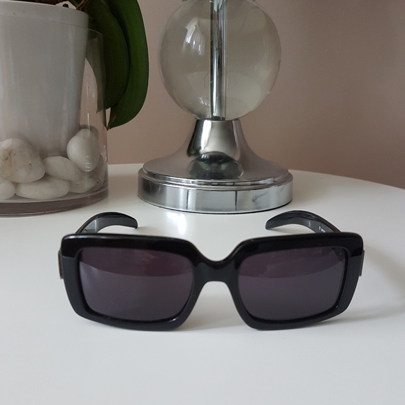 Sunglasses - Picture 1 of 4